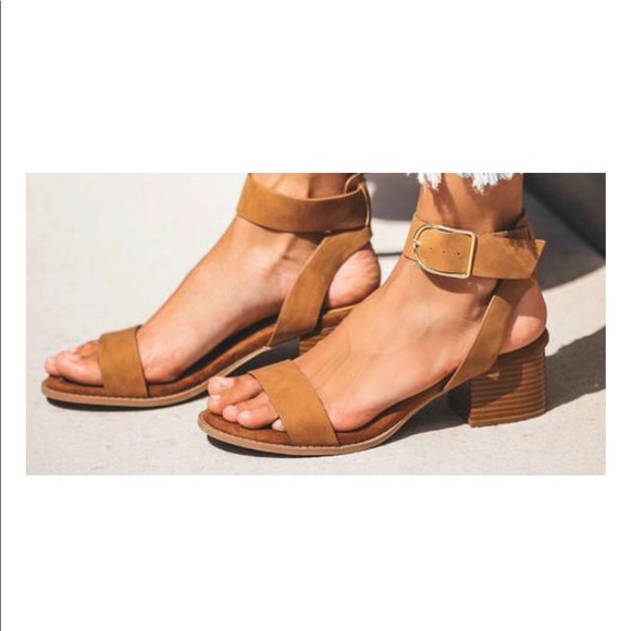 Vici Doria Heeled Nubuck Sandal NWT - Picture 1 of 5